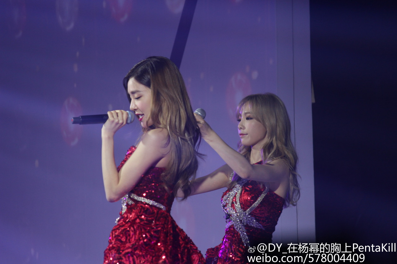 [PIC][27-10-2015]TaeTiSeo khởi hành đi Thượng Hải – Trung Quốc để tham dự "Lễ kỷ niệm 35 năm thành lập Louis Quatorze" vào sáng nay - Page 3 Tumblr_nwxqysm54t1sewbc1o3_1280