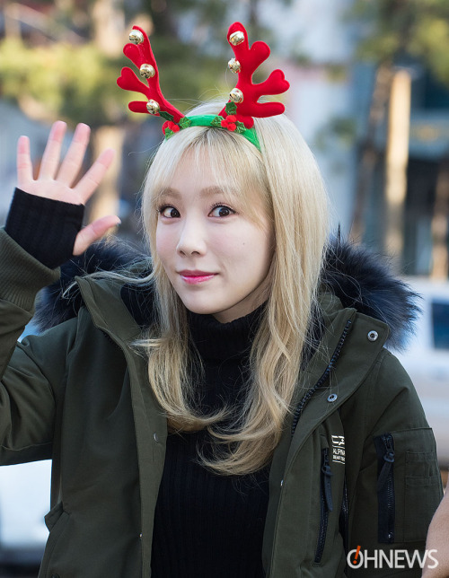 [PIC][04-12-2015]Hình ảnh mới nhất từ chuỗi quảng bá cho Mini Album "Dear Santa" của TaeTiSeo Tumblr_nytegv7csu1sewbc1o1_500