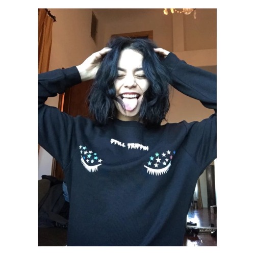 @VanessaHudgens - Page 2 Tumblr_nz026lLW2t1sqm5ygo1_500