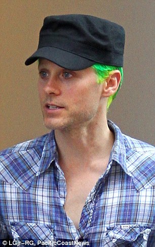 Jared Leto dans les rues de NYC - août 2015 [candids] Tumblr_nsjqcfQyvt1tv0m29o3_400