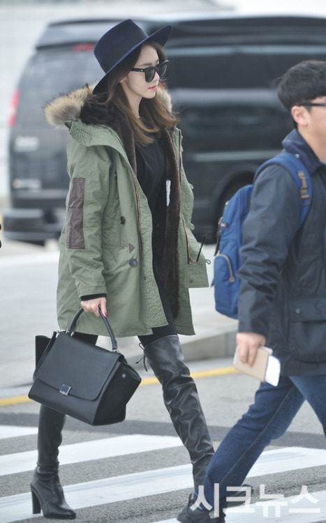 [PIC][23-11-2015]YoonA khởi hành đi Cộng hòa Séc để quay MV ca nhạc cùng Lý Dịch Phong vào sáng nay Tumblr_ny9xqwUF9C1sewbc1o1_500