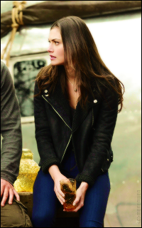 Phoebe Tonkin Tumblr_nu5neenmFb1s2y5bao4_250