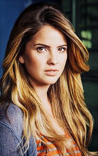 Shelley Hennig Tumblr_n8oad57xdr1saikalo5_250