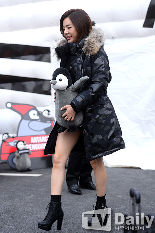 [PIC][24-11-2015]Sunny tham dự sự kiện "Kolon Sport 'Antarctica 1000 Penguins Flying'" vào chiều nay Tumblr_nybne0frvS1sewbc1o1_1280