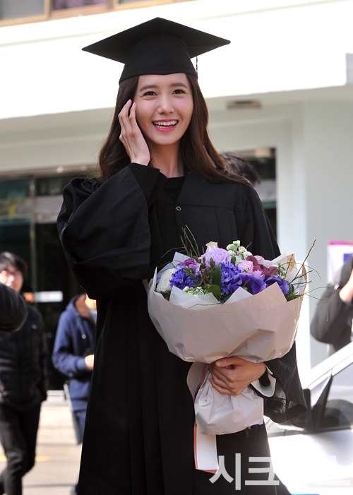 [PIC][24-02-2015]YoonA tham dự Lễ Tốt Nghiệp của Trường Đại học Dongguk và Hội thảo về Lễ Tốt Nghiệp vào sáng nay Tumblr_nk9hymXsZh1sewbc1o1_500