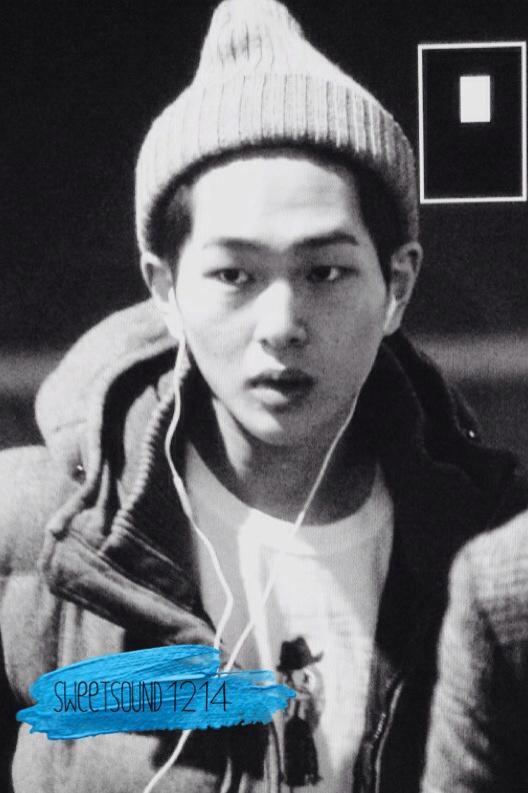 141208 Onew @ Aeropuerto de Incheon hacia Japón Tumblr_ng9ds3hoRw1r8fs1io1_1280