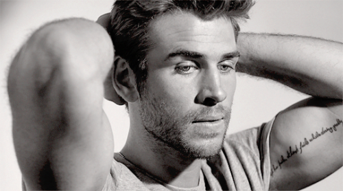 liam hemsworth.  Tumblr_nxpxfppDvD1rwgnuio2_500