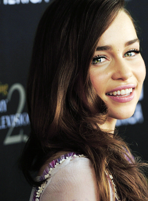 ;emilia clarke.♡ - Página 6 Tumblr_mqfrnypMDf1r8rg3jo1_500