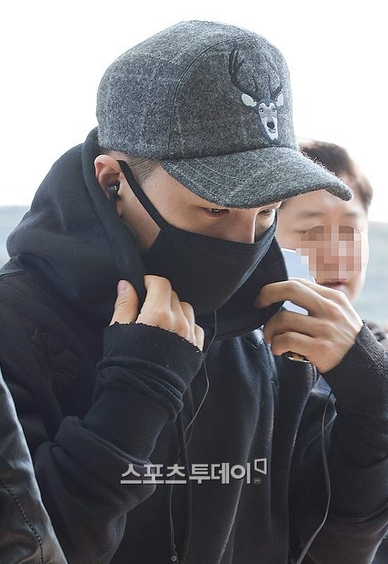 [27/3/15][Pho] GD, Taeyang và Seungri @ sân bay Incheon đến Phúc Châu, TQ Tumblr_nlvd5sUXAy1qb2yato6_1280