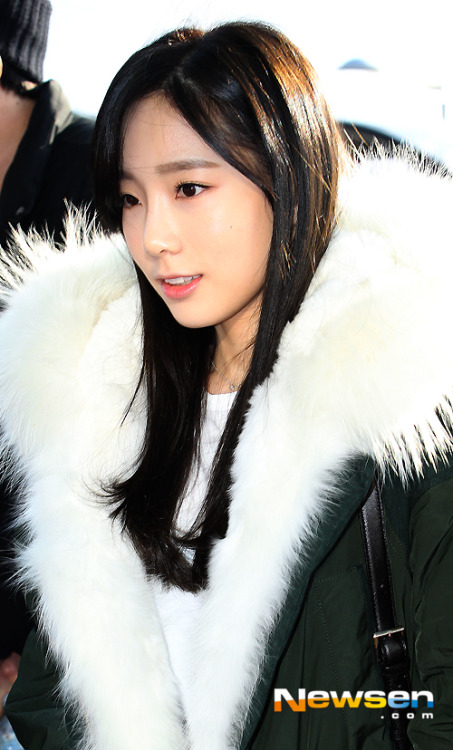 [PIC][03-01-2015]SNSD khởi hành đi Thượng Hải để tham dự "China for GG 1st Fan Party in ShangHai" vào sáng nay Tumblr_nhlye6c5fn1sewbc1o1_500