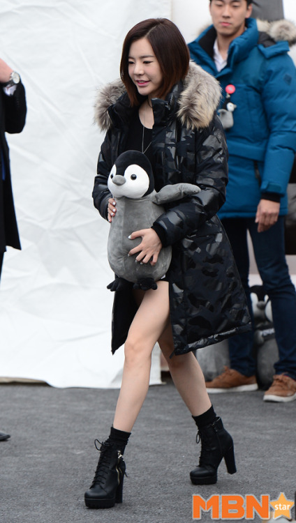 [PIC][24-11-2015]Sunny tham dự sự kiện "Kolon Sport 'Antarctica 1000 Penguins Flying'" vào chiều nay Tumblr_nybmjjwzw01sewbc1o1_500