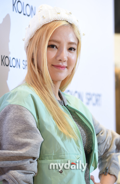 [PIC][29-01-2015]Yuri và HyoYeon tham dự sự kiện "Kolon Sport 2015 S/S Collection" vào chiều nay Tumblr_nixuxz21Fm1sewbc1o1_500