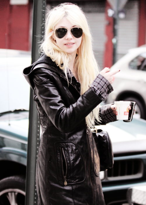 ;taylor momsen.♡ - Página 3 Tumblr_nbhwpg1R9C1tru7zlo1_500