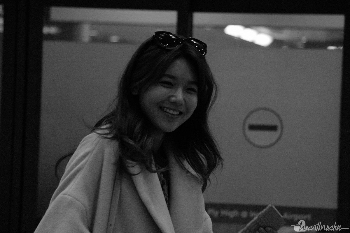 [PIC][06-02-2015]Tiffany và SooYoung trở về Hàn Quốc vào sáng sớm nay Tumblr_njcwehaagl1sewbc1o1_1280