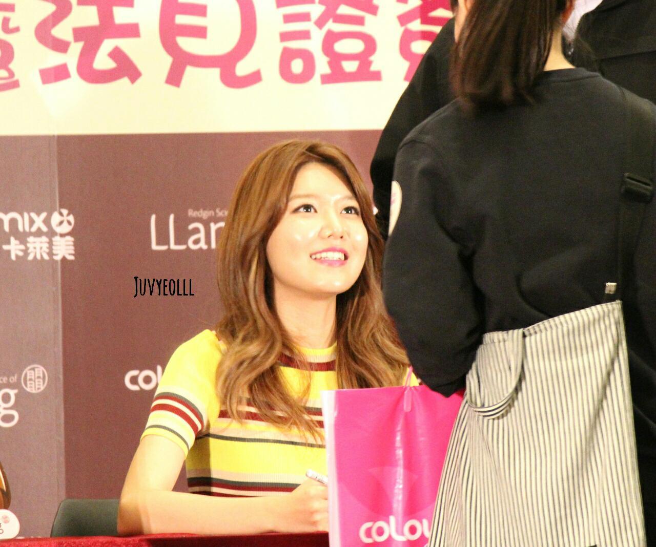 [PIC][04-02-2015]SooYoung xuất phát đi Hồng Kông để tham dự buổi fansign cho thương hiệu mỹ phẩm "LLang" - Page 3 Tumblr_njc14xpi1D1sewbc1o1_1280