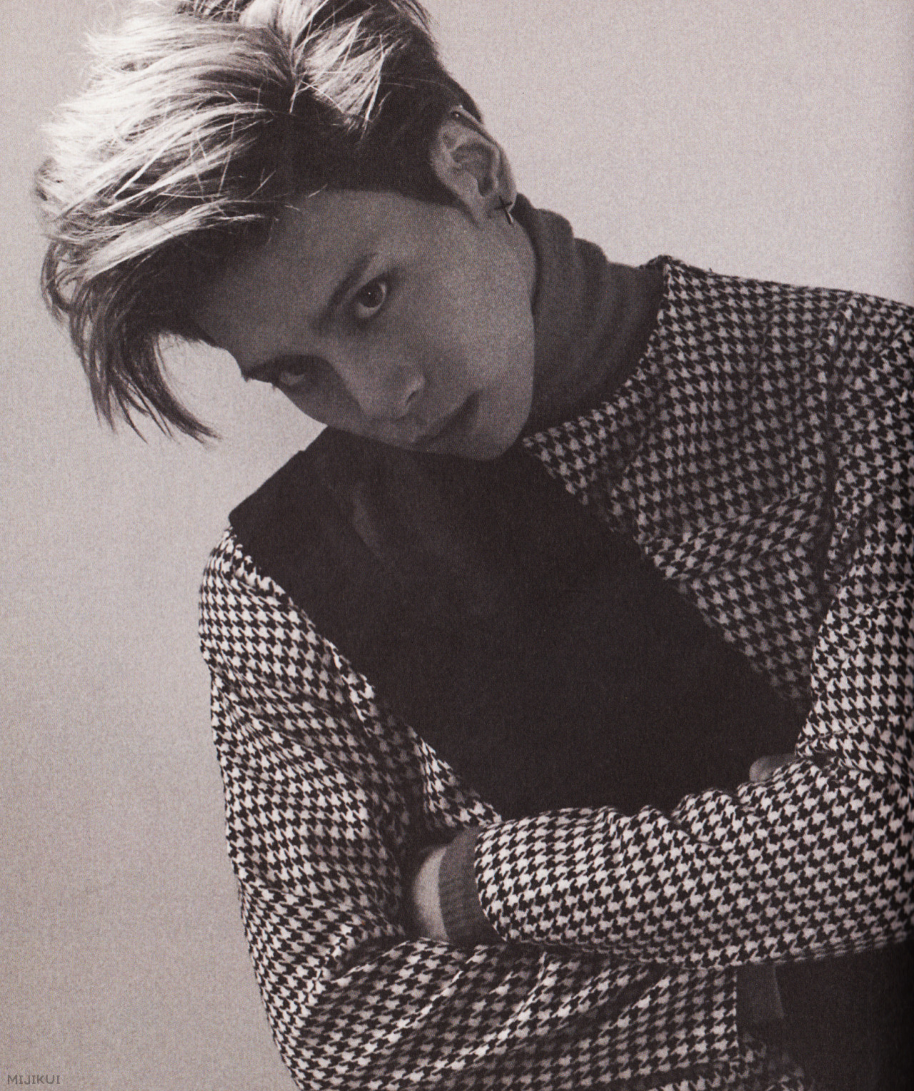 [LQ/SCANS]  Jonghyun @ 'BASE' The First Mini Album Tumblr_nj0q3ryCyk1rc63cko1_1280