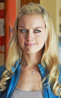 Rachel Skarsten Tumblr_nhrhcp6oaK1saikalo6_250