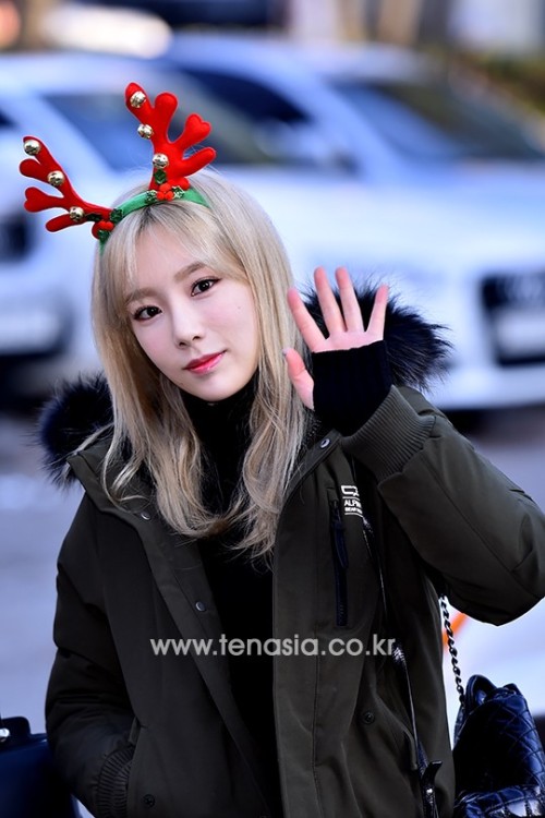 [PIC][04-12-2015]Hình ảnh mới nhất từ chuỗi quảng bá cho Mini Album "Dear Santa" của TaeTiSeo Tumblr_nyti4yBOK51sewbc1o1_500