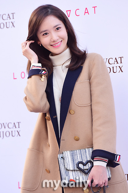 [PIC][24-10-2015]YoonA tham dự buổi fansign cho thương hiệu "LOVCAT" vào chiều nay Tumblr_nwpsxqu7iE1sewbc1o1_500