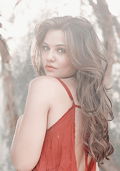 Danielle Campbell Tumblr_o0hwmuVLBM1u2lgtjo2_250