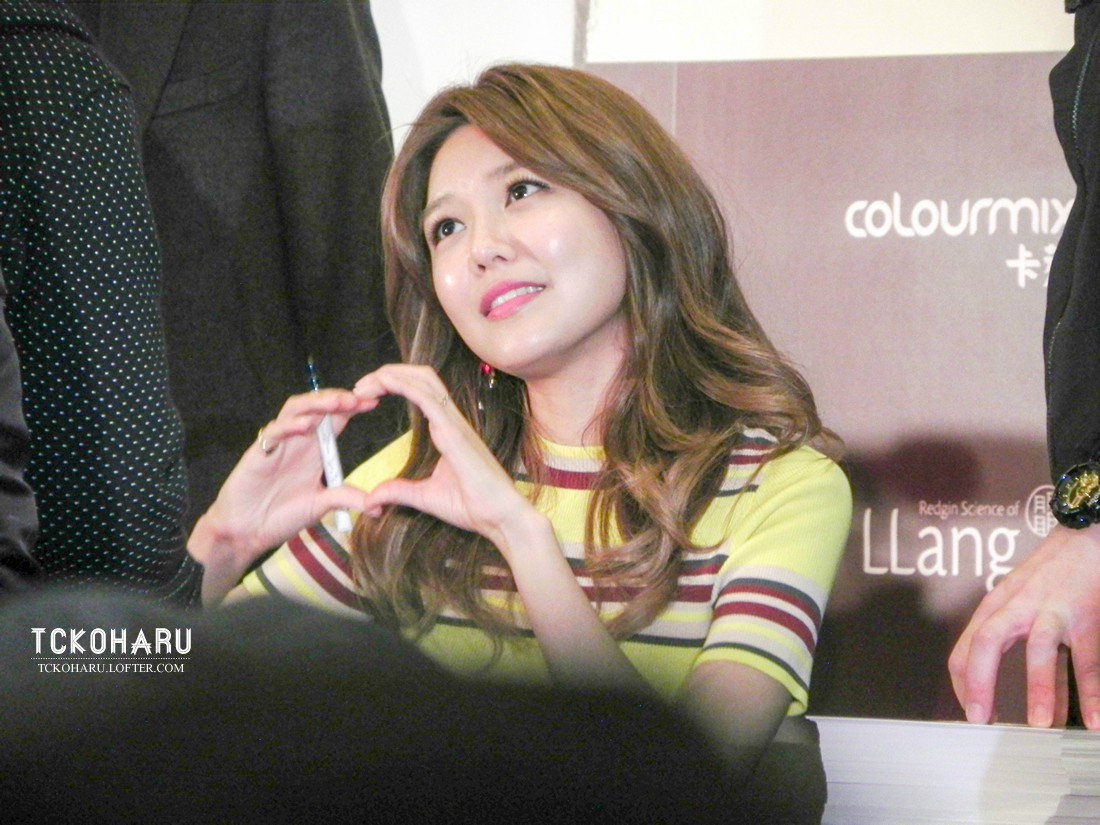 [PIC][04-02-2015]SooYoung xuất phát đi Hồng Kông để tham dự buổi fansign cho thương hiệu mỹ phẩm "LLang" - Page 2 Tumblr_njb1txjRAi1sewbc1o2_1280