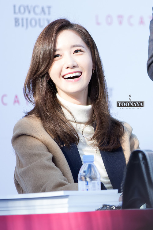 [PIC][24-10-2015]YoonA tham dự buổi fansign cho thương hiệu "LOVCAT" vào chiều nay - Page 4 Tumblr_nwvpliEFcA1sewbc1o1_500