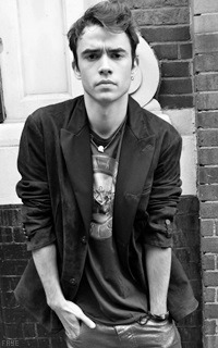 Jamie Blackley Tumblr_inline_nnmmzxrDuU1rzf41q_250