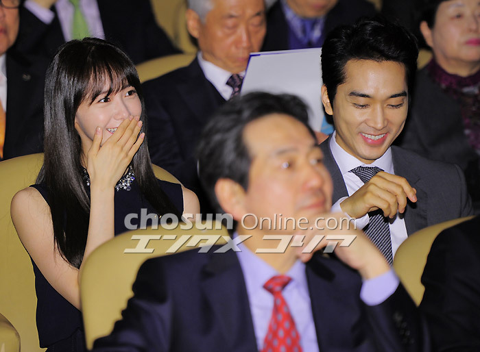 [PIC][03-03-2015]YoonA nhận giải "Best Taxpayers Presidential Award" và nhậm chức đại sứ cho "National Tax Service" vào hôm nay Tumblr_nkmmtmKNm91sewbc1o4_1280