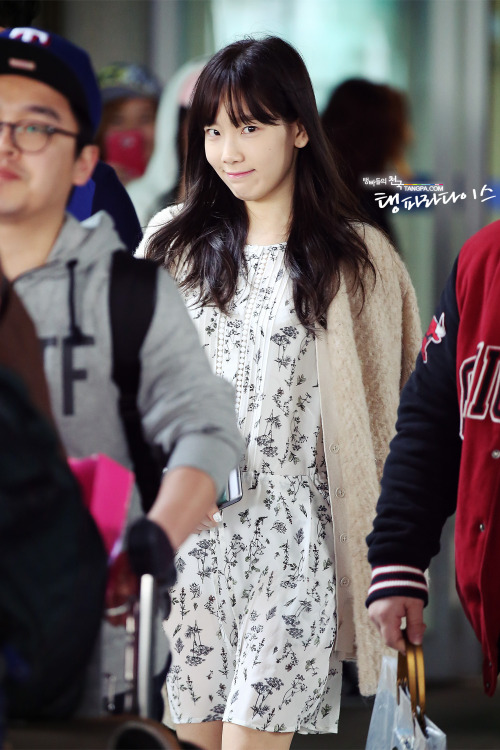 [PIC][11-04-2014]TaeYeon trở về Hàn Quốc vào sáng nay Tumblr_nky3qhXyl31sewbc1o1_500