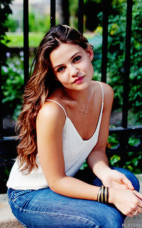 Danielle Campbell Tumblr_njb5c9Dsra1tih7oto5_250