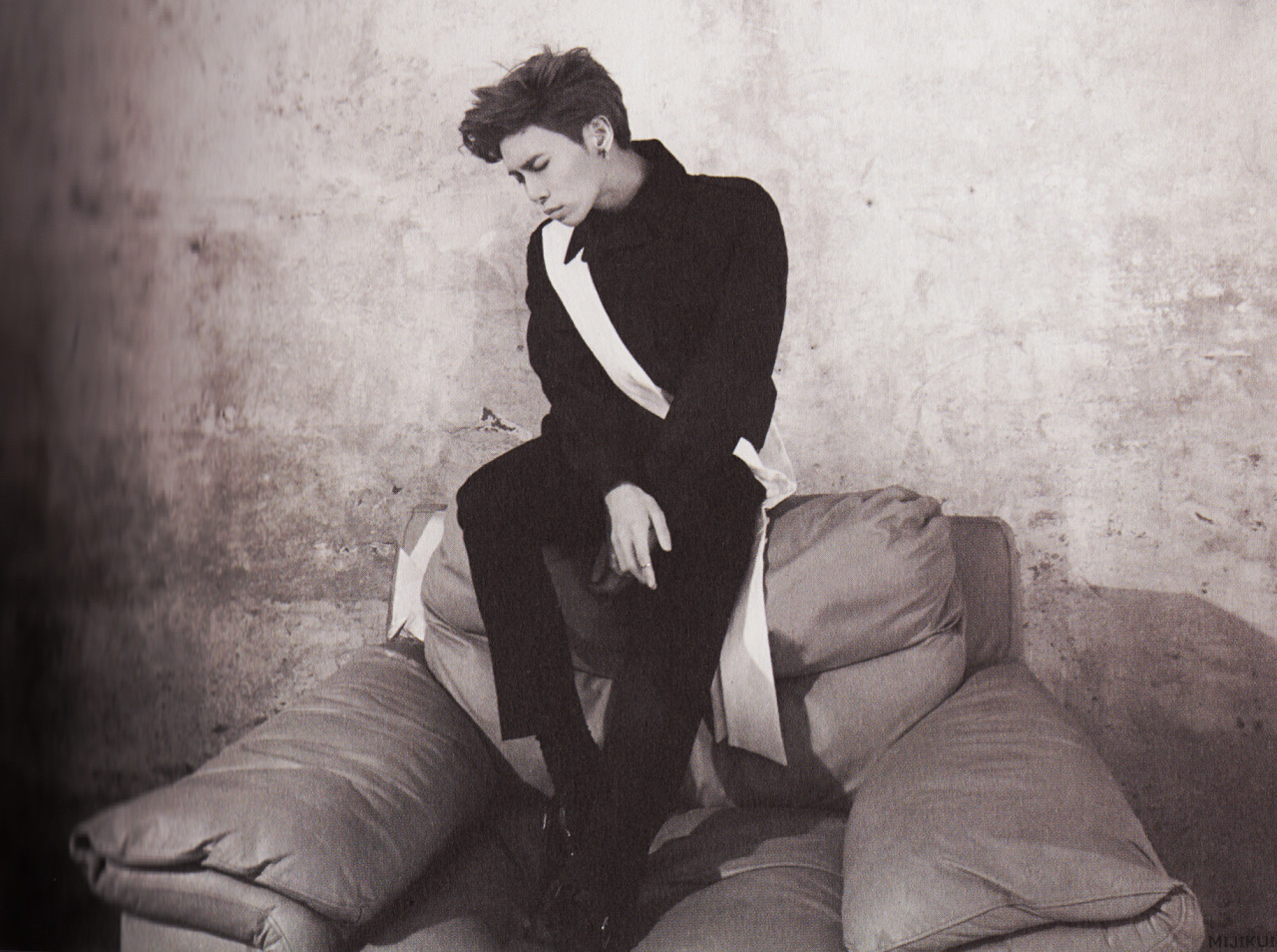 [LQ/SCANS]  Jonghyun @ 'BASE' The First Mini Album Tumblr_nj0o03tCeQ1rc63cko3_1280