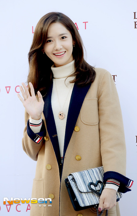 [PIC][24-10-2015]YoonA tham dự buổi fansign cho thương hiệu "LOVCAT" vào chiều nay Tumblr_nwptpz9Alm1sewbc1o1_500