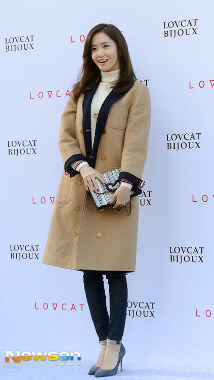 [PIC][24-10-2015]YoonA tham dự buổi fansign cho thương hiệu "LOVCAT" vào chiều nay Tumblr_nwporqkKFL1sewbc1o1_500