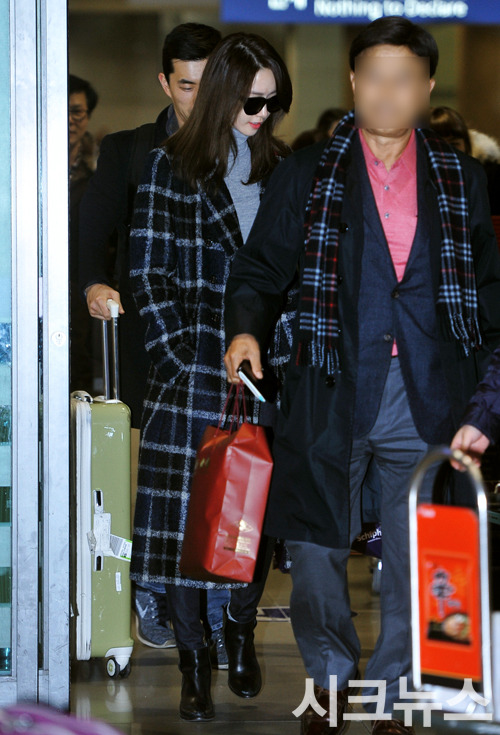 [PIC][28-11-2015]YoonA trở về Hàn Quốc vào chiều nay Tumblr_nyj17mxgMx1sewbc1o1_500