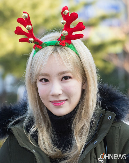 [PIC][04-12-2015]Hình ảnh mới nhất từ chuỗi quảng bá cho Mini Album "Dear Santa" của TaeTiSeo Tumblr_nytehgK1iP1sewbc1o1_500