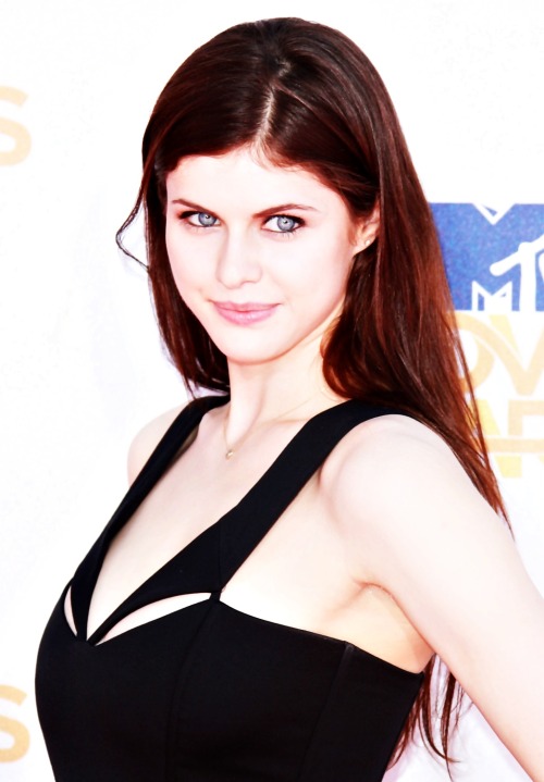 ;alexandra daddario♡ - Página 4 Tumblr_ncq6l76UeV1qcmb3to1_500