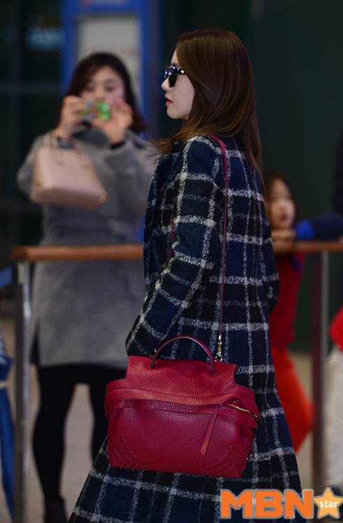 [PIC][28-11-2015]YoonA trở về Hàn Quốc vào chiều nay Tumblr_nyj1fhx6mn1sewbc1o1_500