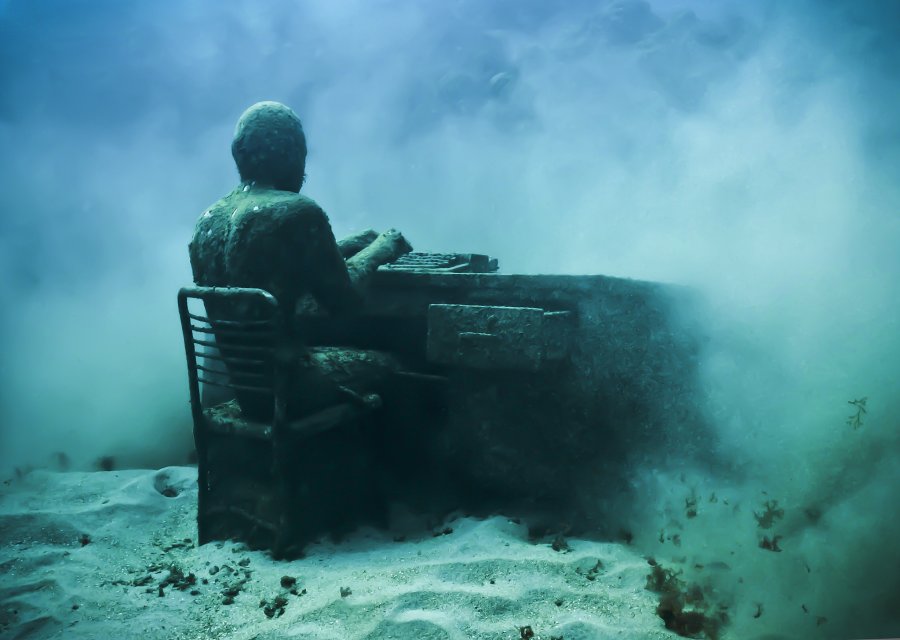 Las esculturas submarinas de Jason deCaires The-lost-correspondent-02-jason-decaires-taylor-sculpture