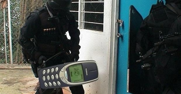 le telephone dans le survivalisme Nokia-3310-humour-620x324