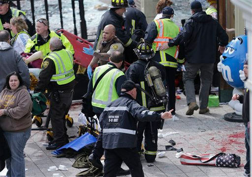 (Vídeos+Fotos) Dos bombazos en maratón de Boston dejan 2 muertos y varios heridos Caos4
