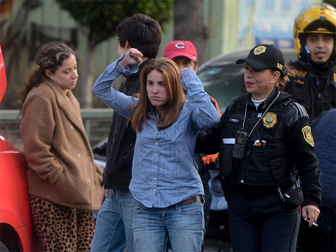 MEXICO: "Lady del Valle"· borracha y con influencias choca contra una camioneta Ladydevalle2501141_0