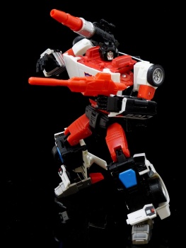 [Masterpiece] MP-12 Sideswipe/Frérot (rouge) ― MP-12G Sideswipe/Frérot G2 (noir) ― MP-12T Tigertrack/Tigrevoie (jaune) + MP-14C Clampdown/Châtimo (blanc) - Page 6 1PYgxfH4