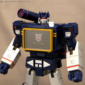 [Masterpiece Takara Tomy] MP-13 SOUNDWAVE - Sortie Janvier 2013 2MmGVhj5