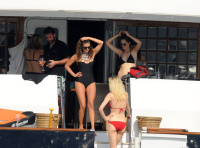 Nina Dobrev vacationing with friends in Saint-Tropez (July 21) 2dRzTHfo