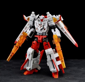 [Combiners Tiers] MAKETOYS QUANTRON aka COMPUTRON - Sortie Aout 2014 3xHpR2Yd