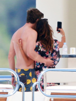 Nina Dobrev and Asustin Stowell enjoy the ocean off the cost the French Riviera (July 26) 5MkK4dEn