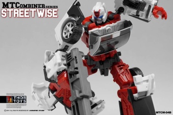 [Combiners Tiers] MAKETOYS MTCM-04 GUARDIA aka DEFENSOR - 2015-2016 - Page 4 HFDKs3ic