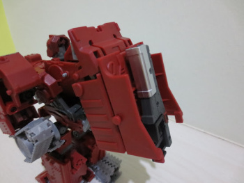 [Masterpiece Tiers] BADCUBE OTS-04 WARDOG aka WARPATH - Sortie Mai 2015 - Page 3 LGNEDFSF