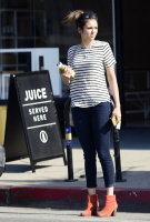  Nina Dobrev heads to a medical building chatting on her cell (June 03) MIeYkWcY