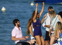 Nina Dobrev with her boyfriend Austin Stowell in Saint-Tropez (July 24) Td3vL4Jq